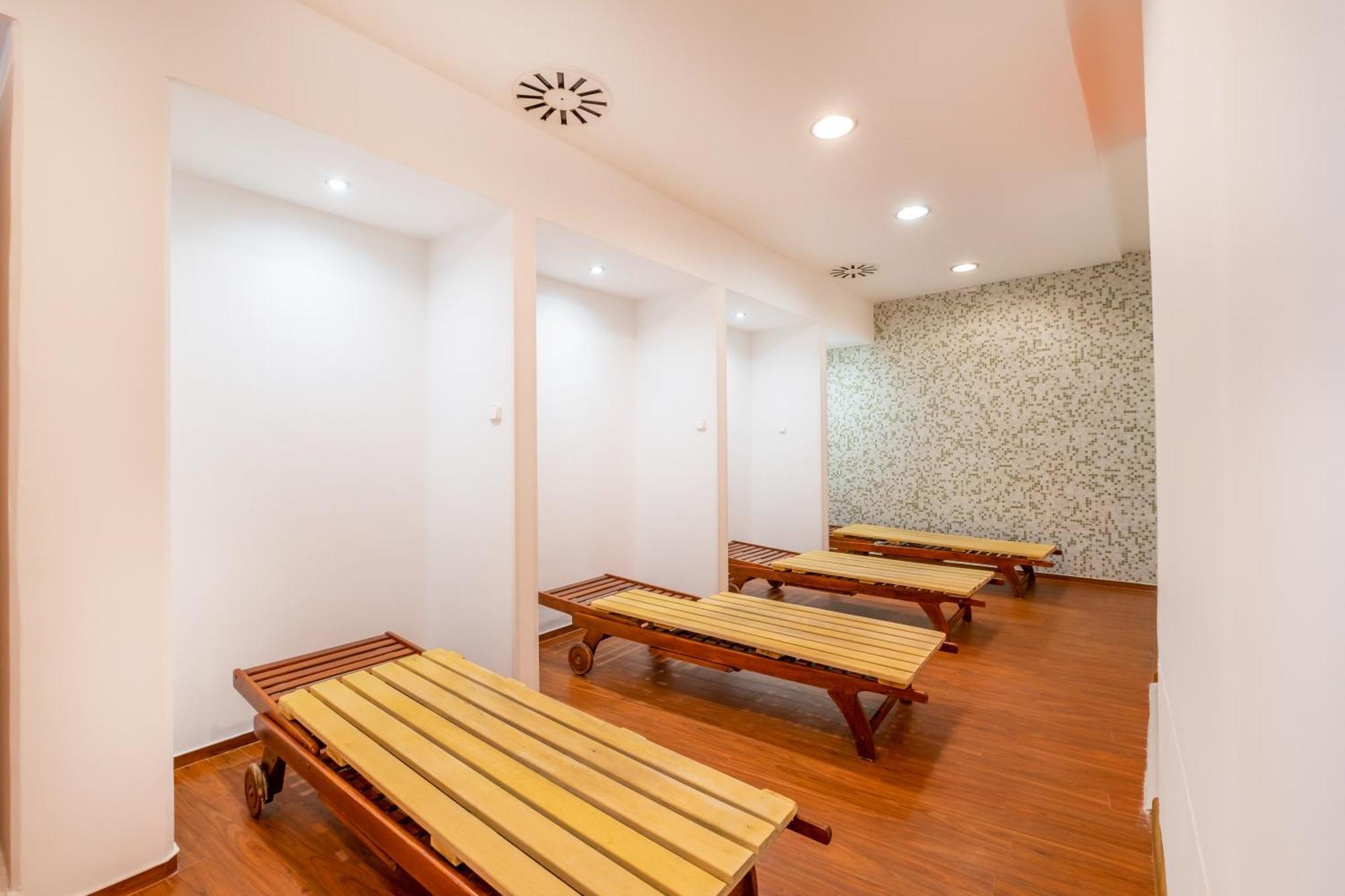 Myflat Club 218 Gold II Wellness Apartment Шиофок Экстерьер фото