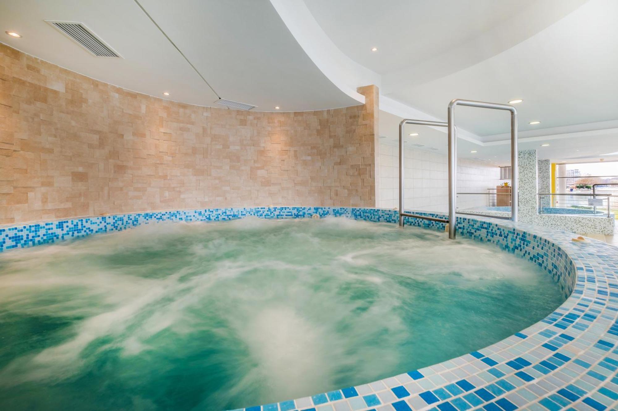 Myflat Club 218 Gold II Wellness Apartment Шиофок Экстерьер фото