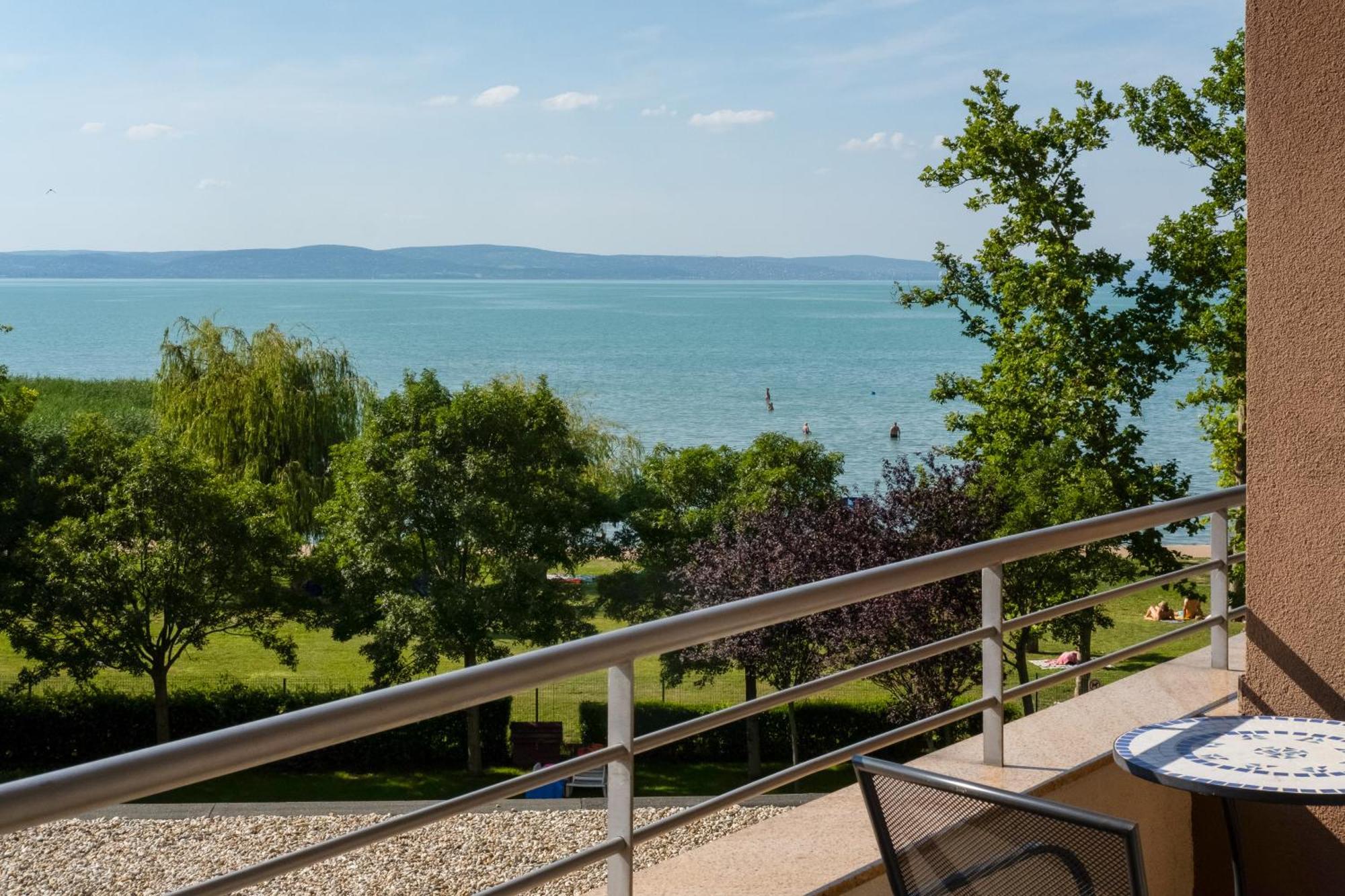 Myflat Club 218 Gold II Wellness Apartment Шиофок Экстерьер фото